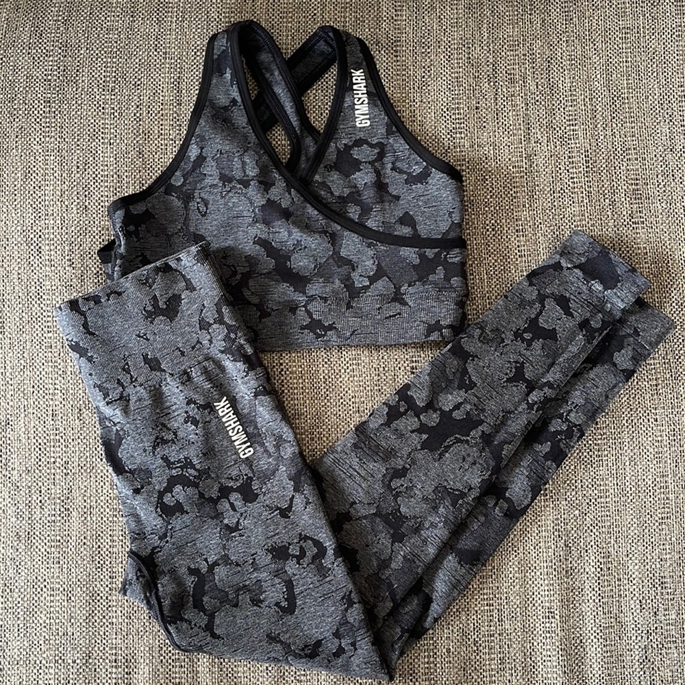 Black Adapt Camo Seamless Gymshark Bra and Leggings Set